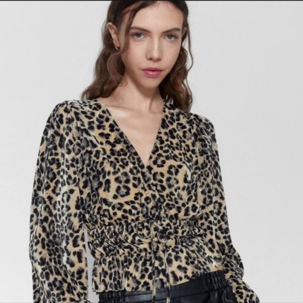 Zara Leopard Print Ruched Long Sleeve V-neck Top Blouse Size Medium